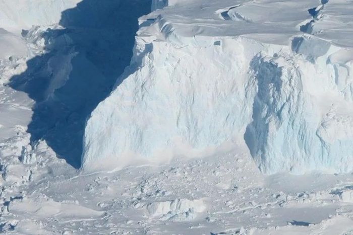 Một phần rìa của thềm băng Thwaites. (Nguồn: NASA)