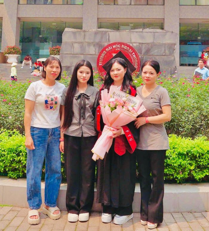 Với nữ sinh Ngoại thương, hành trình tìm câu trả lời cho câu hỏi “mình là ai” có thể sẽ không bao giờ thực sự kết thúc. Nhưng chính quá trình dấn thân, trải nghiệm và không ngừng học hỏi giúp cô từng bước hiểu rõ con đường mình muốn đi. “Bạn không cần phải có tất cả câu trả lời ngay từ đầu. Chỉ cần đủ dũng cảm để bắt đầu, đủ kiên nhẫn để đi tiếp và đủ chân thành để nhìn lại chính mình”, Trang Nhung chia sẻ.