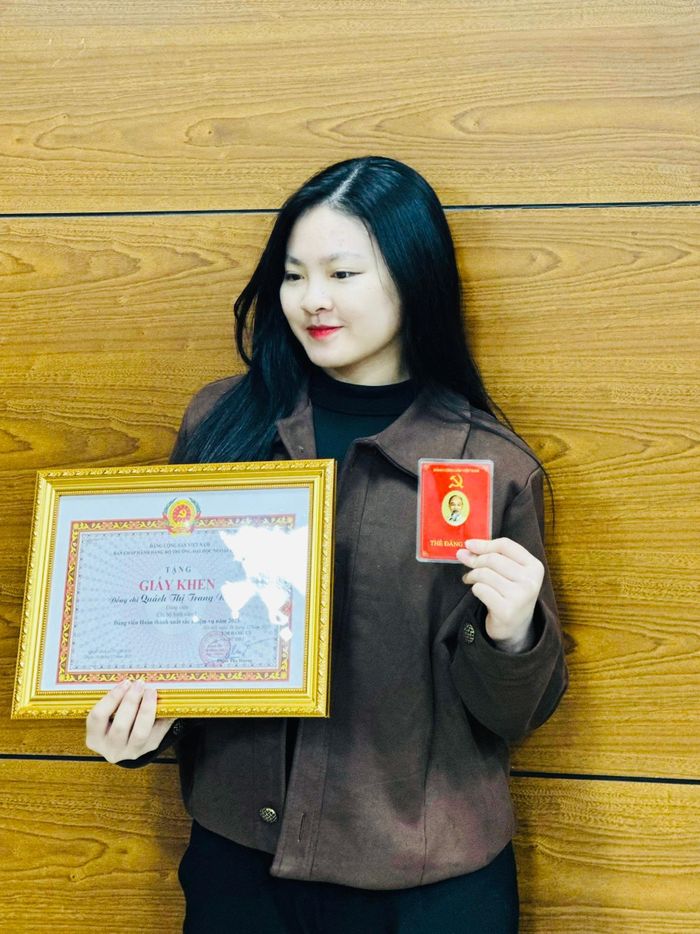 Trong suốt 4 năm đại học, Trang Nhung tham gia nhiều hoạt động học thuật, nghiên cứu và công tác sinh viên. Cô từng đảm nhiệm vai trò lớp trưởng lớp hành chính K61 Anh 01 Quản trị kinh doanh, Chủ tịch Social Business Creation (SBC) Youth Community thuộc Trung tâm Sáng tạo và Ươm tạo FTU, đồng thời là lớp trưởng chương trình FPT Young Talents khóa 25. Ở lĩnh vực đổi mới sáng tạo và khởi nghiệp, Nhung tham gia điều phối nhiều chương trình như SV Startup 2023, Entrepreneur Z #10 hay Vietnam – Singapore Changemaker Impact Camp 2023. Cô cũng là đại sứ truyền thông của nhiều cuộc thi và dự án dành cho sinh viên. Song song với hoạt động ngoại khóa, nữ sinh duy trì GPA 3.86/4.0, nhận học bổng khuyến khích học tập loại xuất sắc trong 3 học kỳ liên tiếp.