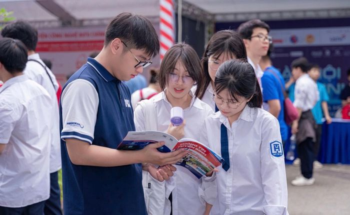Thí sinh cần có chiến lược sắp xếp nguyện vọng hợp lý. Ảnh: Phen