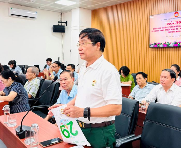 Đại biểu nêu ý kiến tại hội nghị. Ảnh: PV