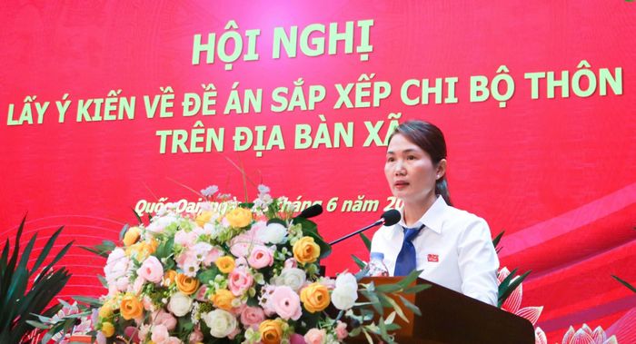 Đảng ủy xã Quốc Oai tổ chức hội nghị lấy ý kiến về Đề án sắp xếp chi bộ thôn trên địa bàn xã. Ảnh: PV