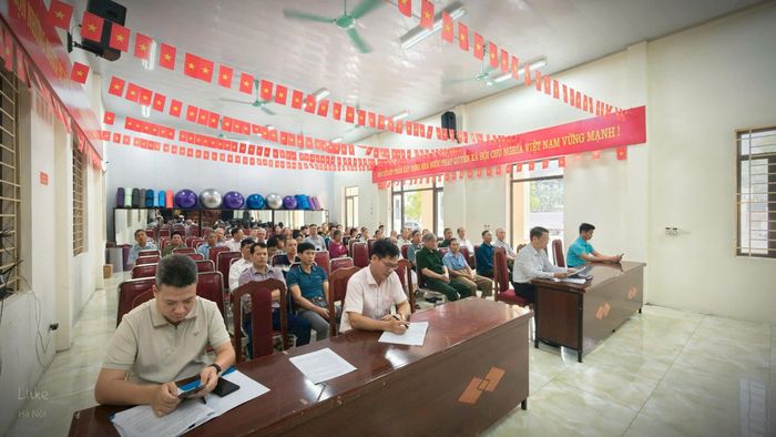Các buổi đối thoại được tổ chức công khai tại các thôn, địa bàn có vi phạm. Ảnh: Hy Ninh