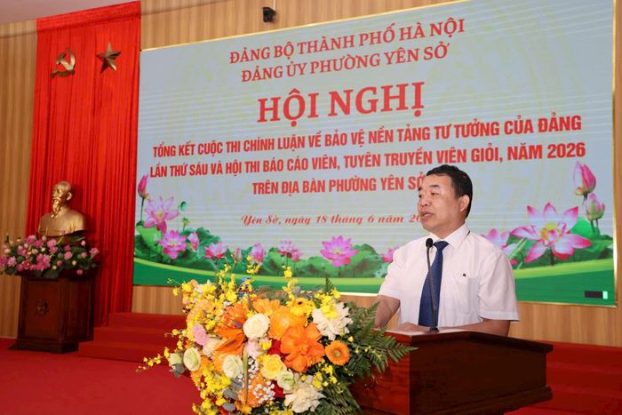 Đồng chí Đào Xuân Dũng, Phó Trưởng Ban Tuyên giáo và Dân vận Thành ủy Hà Nội ghi nhận và biểu dương những kết quả nổi bật của phường Yên Sở trong triển khai cuộc thi và hội thi năm 2026. Ảnh: Thái Phương