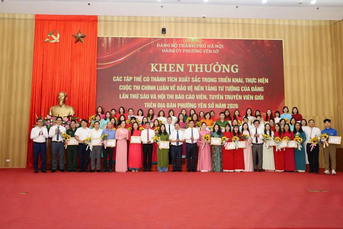 Cuộc thi đã thu hút 1.200 tác phẩm dự thi, phủ kín cả 5 loại hình theo thể lệ gồm báo, tạp chí, phát thanh, truyền hình và video clip. Ảnh: Thái Phương