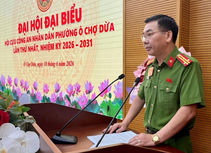 Ông Lê Huy Toàn, Chi hội trưởng Hội Cựu CAND phường Ô Chợ Dừa phát biểu. Ảnh: Võ Giang