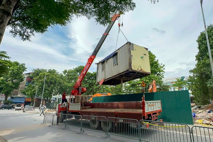 Công tác di dời trong khu đất vi phạm tại địa chỉ 526 Đội Cấn, phường Ngọc Hà: Ảnh PV