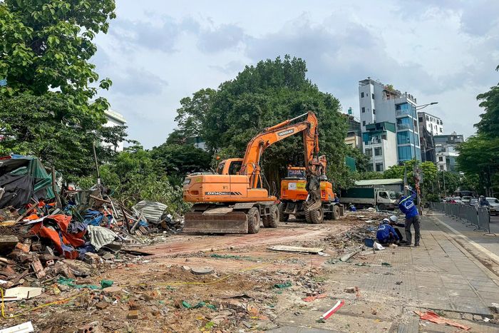 Gia đình bà Nguyễn Thị Phương bàn giao lại mặt bằng sau khi được đối thoại, tuyên truyền và vận động. Ảnh: PV