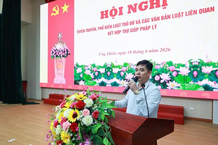 Ông Trương Công Đỉnh, Báo cáo viên pháp luật thành phố Hà Nội thông tin tại hội nghị. Ảnh: Lê Hoa