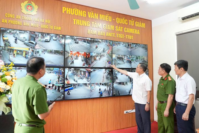 Hệ thống camera sẽ là công cụ hữu hiệu trong việc giám sát, hỗ trợ giải quyết các vấn đề còn tồn tại, các “điểm nghẽn” trong công tác quản lý đô thị. Ảnh: An Quyên