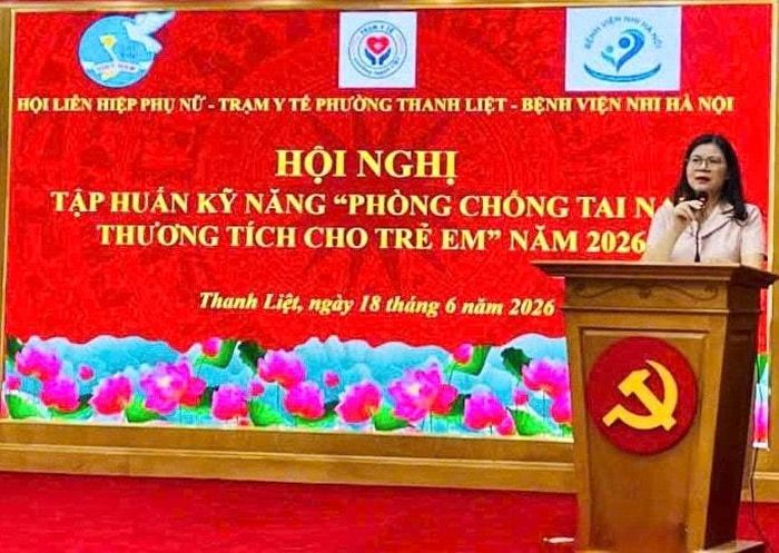 Chủ tịch Hội LHPN Phường Thanh Liệt Bùi Thị Phương Hoa phát biểu tại hội nghị. Ảnh: PV