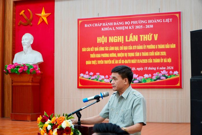 Bí thư Đảng ủy, Chủ tịch HĐND phường Nguyễn Trường Sơn phát biểu tại Hội nghị. Ảnh: Tiến Đạt.