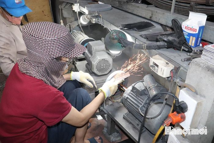 Làng nghề rèn Đa Sỹ hàng trăm năm tuổi cùng hệ thống di tích, di sản văn hóa phong phú đang mở ra cơ hội để phường Kiến Hưng trở thành điểm đến du lịch văn hóa - làng nghề đặc sắc của Thủ đô. Ảnh: Tuấn Điệp