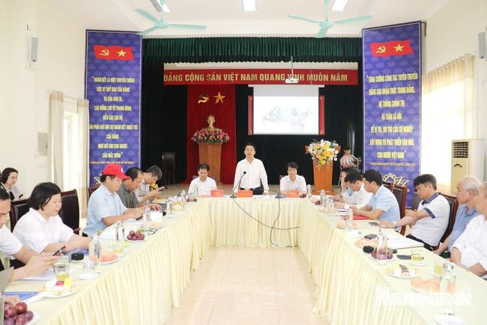 Ông Trần Trung Hiếu, Phó Giám đốc Sở Du lịch Hà Nội phát biểu đánh giá cao tiềm năng phát triển du lịch văn hóa, làng nghề của phường Kiến Hưng. Ảnh: Tuấn Điệp
