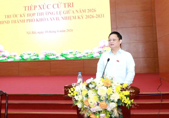 Đại biểu Vũ Minh Tuấn, Giám đốc Cơ quan Báo và Phát thanh, Truyền hình Hà Nội báo cáo tại hội nghị. Ảnh: Tùng Nguyễn.