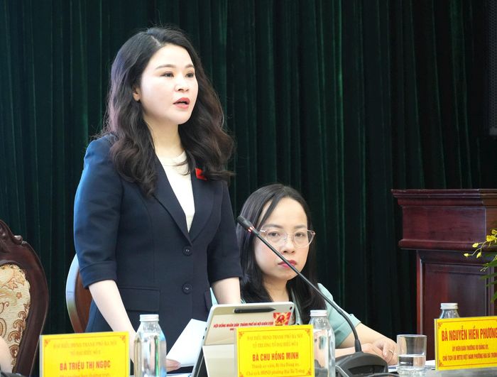 Đồng chí Chu Hồng Minh - Bí thư Đảng ủy, Chủ tịch HĐND phường Hai Bà Trưng trân trọng cảm ơn ý kiến quan tâm của cử tri. Ảnh: PV
