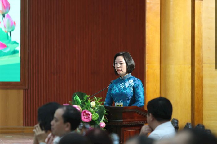 Ủy viên Ban Thường vụ Thành ủy, Chủ tịch Ủy ban MTTQ Việt Nam TP Hà Nội Bùi Huyền Mai phát biểu chỉ đạo tại hội nghị. Ảnh: Ngọc Tú