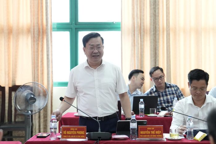 Giám đốc Sở Công Thương Hà Nội Võ Nguyên Phong phát biểu tại cuộc làm việc. Ảnh: Hồng Thái