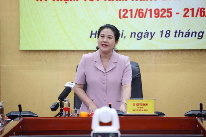 Thứ trưởng Bộ Nội vụ Nguyễn Thị Hà phát biểu tại buổi họp báo. Ảnh: PV