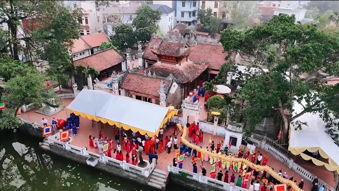 Múa rồng tại Đền Nội. Ảnh: Thành Đạt