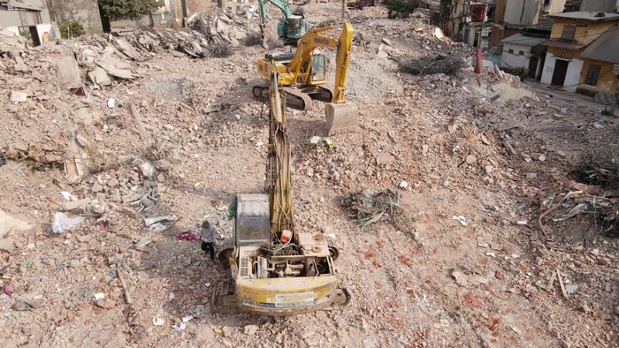 Khu vực thi công dự án đường Vành đai 2,5 trên địa bàn phường Khương Đình. Ảnh: Lại Tấn