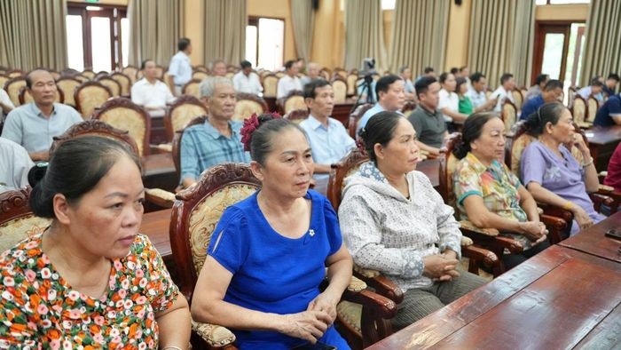Cử tri các xã Hoài Đức, Dương Hòa, An Khánh, Sơn Đồng tại hội nghị. Ảnh: HĐ