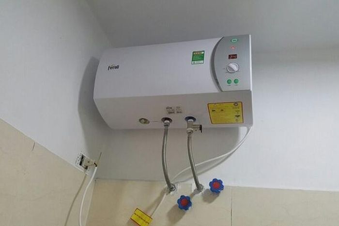 Chỉ bật bình trước khi tắm từ 15-30 phút. Sau khi có đủ nước nóng, tắt bình ngay. Không nên vừa tắm vừa bật bình để đảm bảo an toàn.