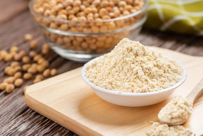 Bột đậu nành là thực phẩm quen thuộc trong chế độ ăn của nhiều người nhờ hàm lượng protein thực vật, chất xơ và vi chất dinh dưỡng dồi dào.