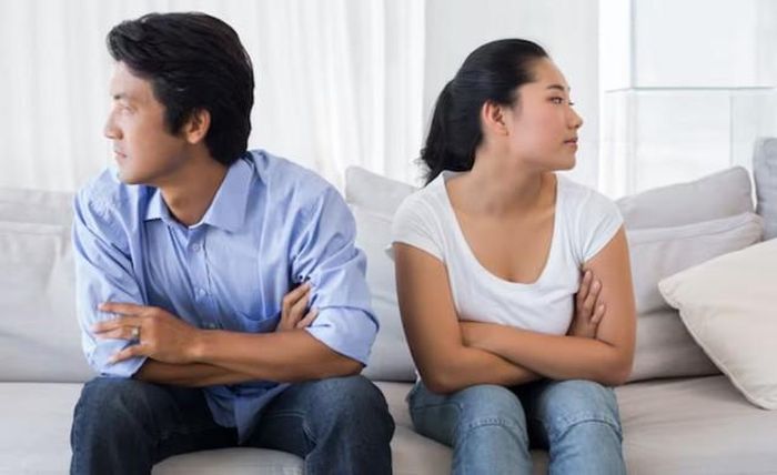 Khi cảm thấy bản thân bị xem nhẹ hoặc người yêu dành quá nhiều sự chú ý cho người khác, Sư Tử rất dễ nổi cơn ghen. Ảnh minh họa