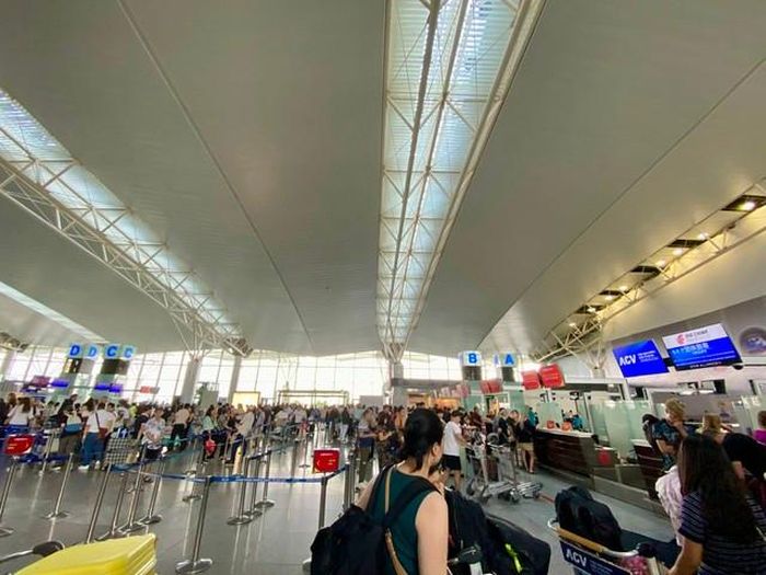 Các chính sách hỗ trợ về ăn uống và nghỉ ngơi chỉ áp dụng đối với hành khách đã có vé, được xác nhận chỗ và có mặt tại sân bay. Người đã nhận hoàn tiền vé sẽ không thuộc diện được bố trí nơi nghỉ.