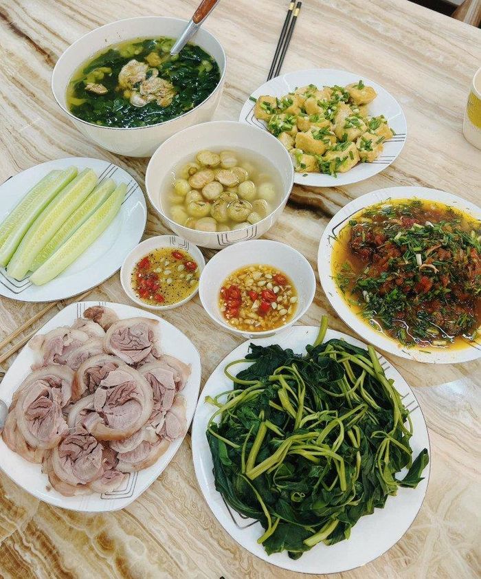 Bữa cơm ngon miệng, mát lành.