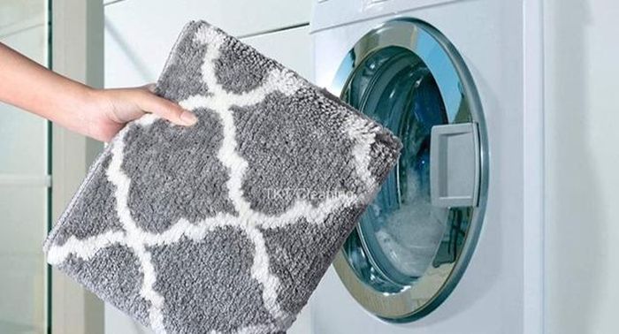 Nên hút bụi thảm thường xuyên, 1 lần/tuần. Nên giặt thảm 3-4 tháng một lần để dảm bảo sự an toàn về sức khỏe cho gia đình bạn.