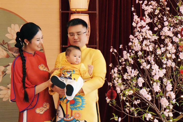 Dù bận rộn với sự nghiệp và việc học, nàng hậu vẫn dành thời gian vun vén tổ ấm nhỏ. Cặp đôi tôn trọng sự nghiệp riêng của nhau, thường dành buổi tối để ăn cơm và trò chuyện, chia sẻ về mọi điều trong cuộc sống. Theo Ngọc Hân, chồng luôn âm thầm ủng hộ cô trong mọi hoạt động.