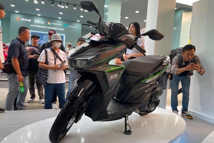 Kawasaki thiết kế cho Modenas Brusky 125 cốp chứa đồ dưới yên dung tích 14 lít.