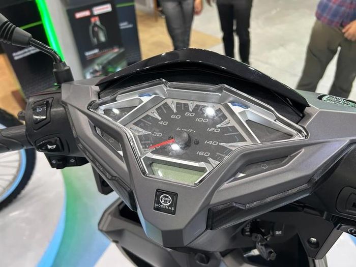 Kawasaki Modenas Brusky 125 có dung tích bình xăng tương đối lớn