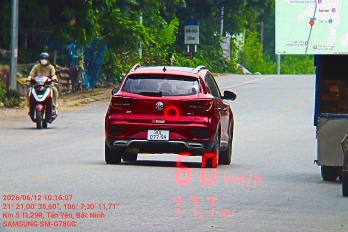 Xe ô tô chạy quá tốc độ trên đường tỉnh 298, xã Tân Yên
