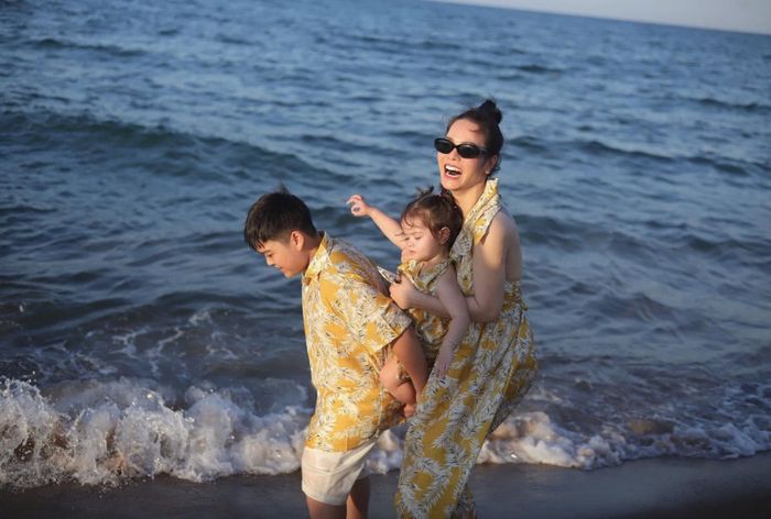 Cô dự định trở lại ca hát và đóng phim khi bé Julia cứng cáp hơn. "Tôi muốn xây dựng tổ ấm theo cách riêng, tập trung toàn bộ tình yêu thương cho con nên chọn làm mẹ đơn thân, không kết hôn", diễn viên cho biết.