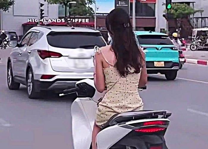 Một nữ tài xế bị mời lên làm việc sau đoạn clip lan truyền trên mạng xã hội. Kết quả xác minh cho thấy người này vi phạm nhiều quy định giao thông.