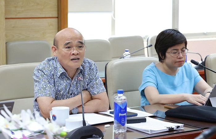 TS Nguyễn Huy Quang – Trưởng Ban Tư vấn, Phản biện và Giám định xã hội của Tổng hội Y học Việt Nam; nguyên Vụ trưởng Vụ Pháp chế, Bộ Y tế phát biểu.