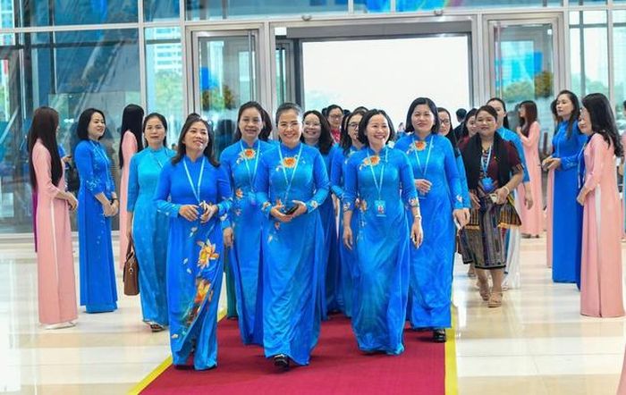 Đại hội đại biểu Phụ nữ toàn quốc lần thứ XIV, nhiệm kỳ 2026-2031, tổ chức phiên trọng thể với sự tham dự của 789 đại biểu chính thức đại diện cho các tầng lớp phụ nữ cả nước; cùng 200 đại biểu khách mời.