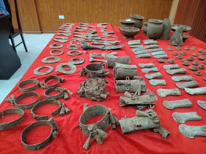Hơn 125 hiện vật thuộc văn hóa Đông Sơn được phát hiện và thu hồi tại xã Tân Phú, tỉnh Nghệ An.
