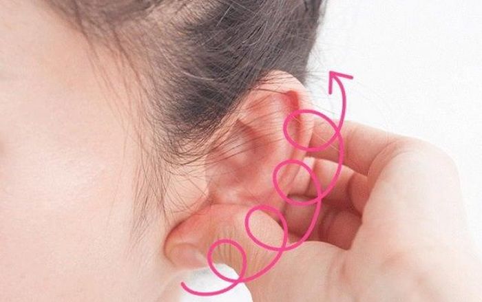 Xoa bóp toàn bộ vành tai giúp kích thích các huyệt đạo trên cơ thể và hỗ trợ điều hòa khí huyết.