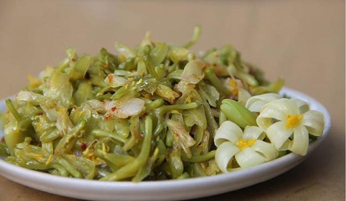 Hoa đu đủ đực xào tỏi.