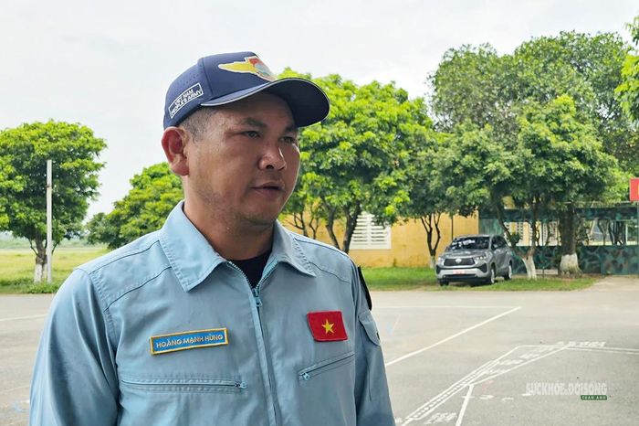 Thượng tá Hoàng Mạnh Hùng, Phó Trung đoàn trưởng Trung đoàn Không quân 916.
