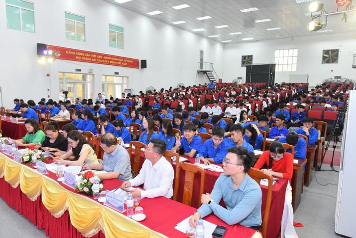 Các đại biểu tham dự hội thảo.