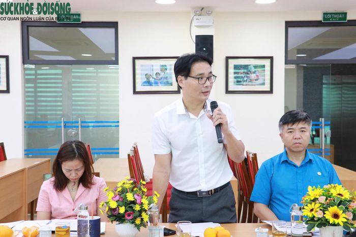 Phó Tổng Biên tập Báo Sức khỏe và Đời sống Nguyễn Chí Long - thành viên Ban Chỉ đạo phát biểu tại cuộc họp.