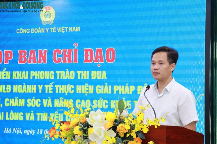 GS.TS Phạm Minh Khuê, Phó Bí thư chuyên trách Đảng ủy Bộ Y tế - Phó Trưởng Ban Chỉ đạo phát biểu tại cuộc họp.