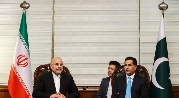 Dù vậy, nhà đàm phán hàng đầu của Iran cho rằng đất nước cần tận dụng cơ hội để giảm căng thẳng và mở ra một giai đoạn mới.