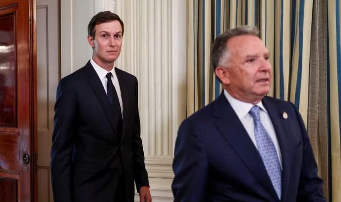 Steve Witkoff và Jared Kushner, những người trực tiếp dẫn dắt các cuộc đàm phán với Iran, tỏ ra lạc quan hơn về khả năng đạt được thỏa thuận, dù họ vẫn có những hoài nghi nhất định.