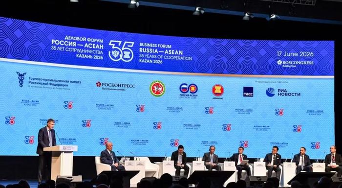 Ông Putin nhấn mạnh bối cảnh kinh tế thế giới đang thay đổi mạnh mẽ đặt ra nhiều nhiệm vụ mới cho cả Nga và ASEAN.
